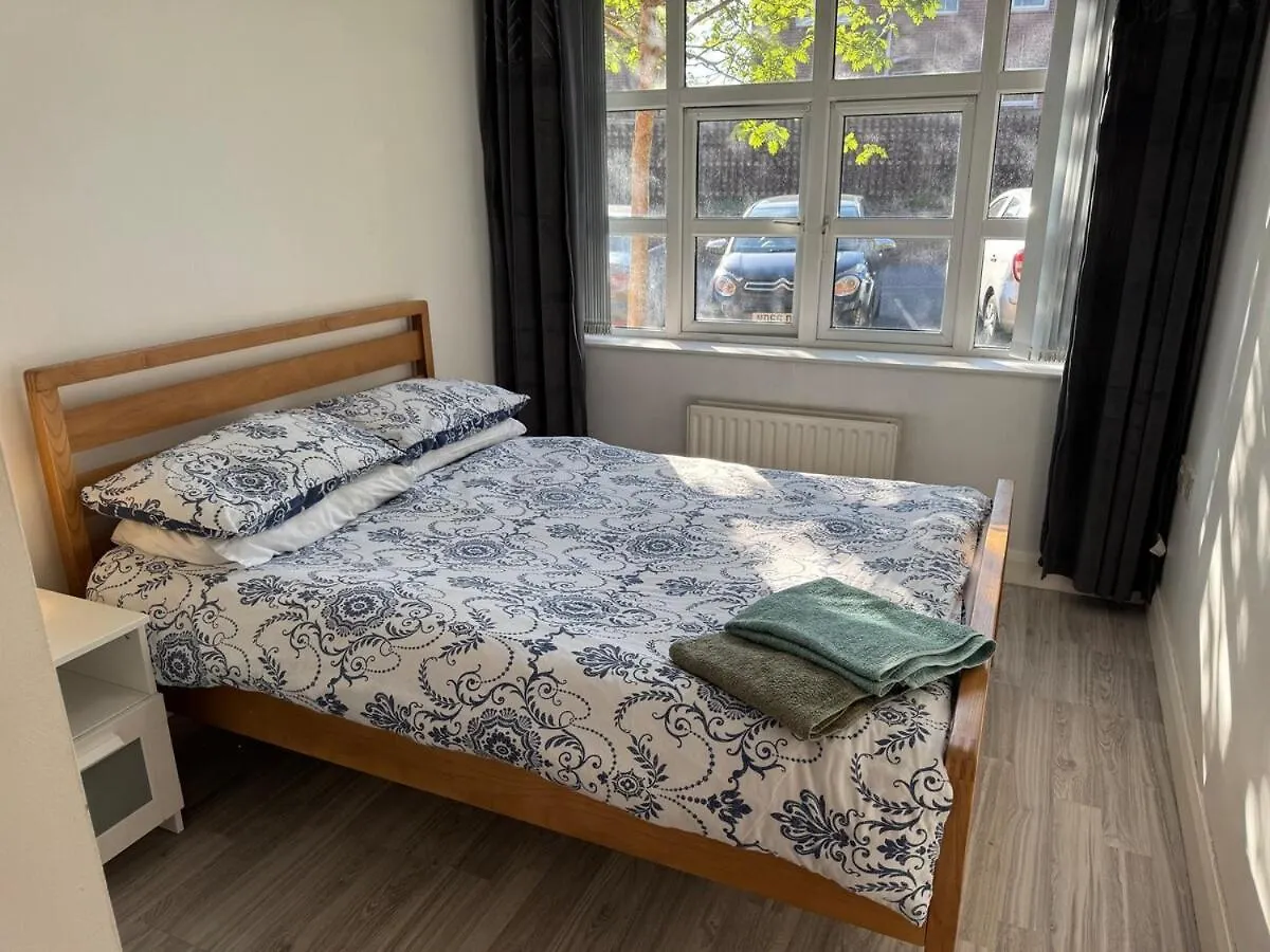 Bright And Modern Central Belfast Apartment