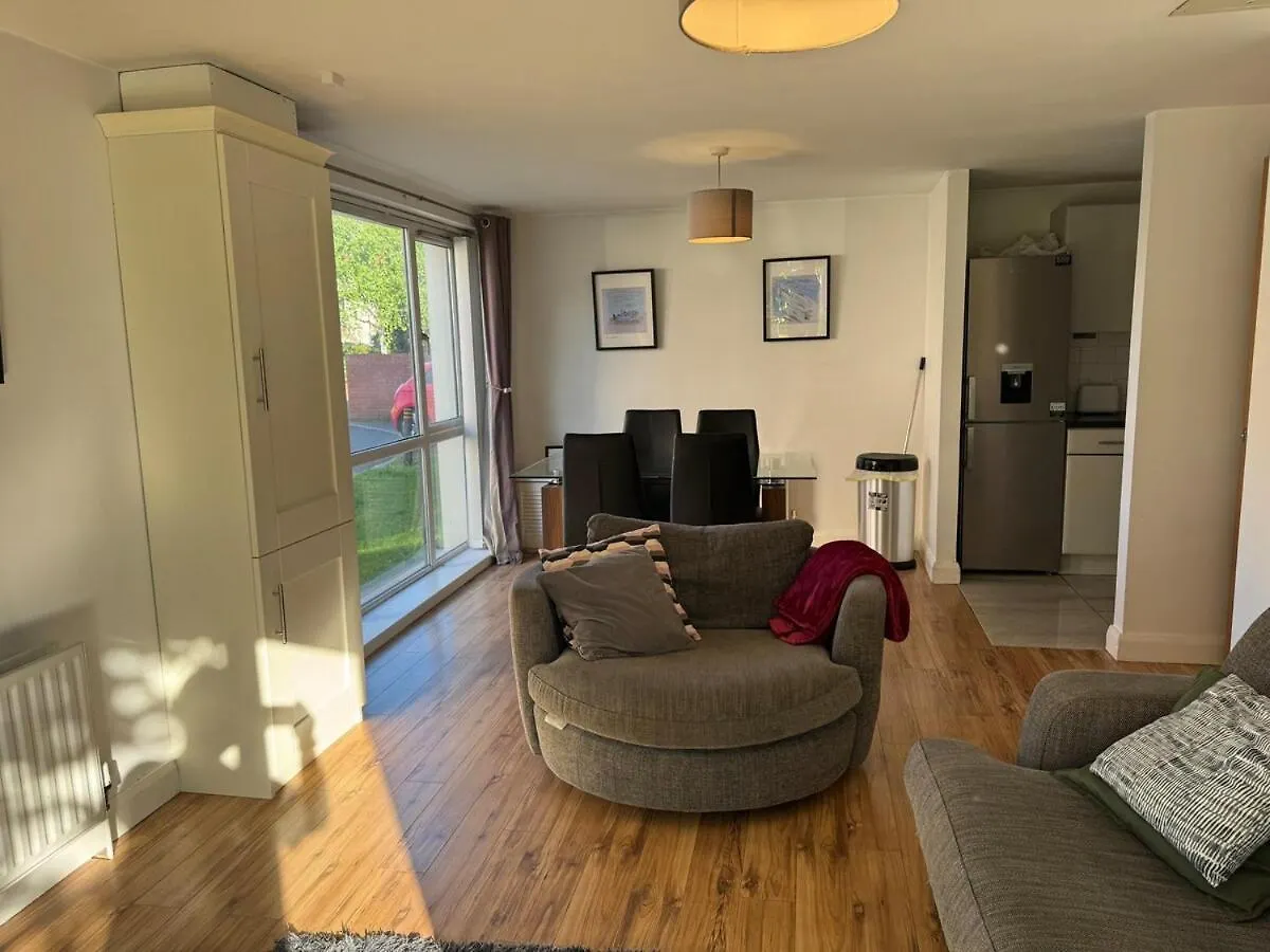 Bright And Modern Central Belfast Apartment