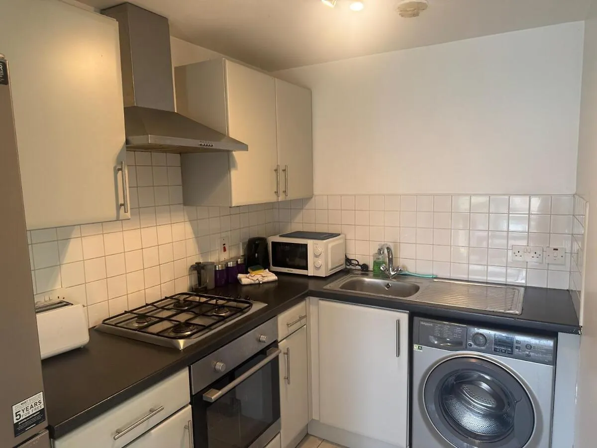 Bright And Modern Central Belfast Apartment