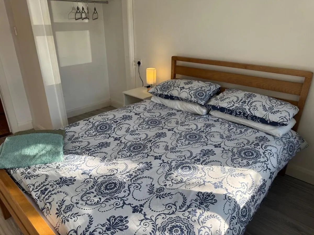 Bright And Modern Central Belfast Apartment
