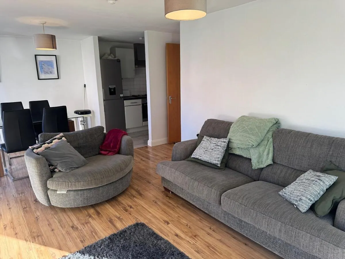 Bright And Modern Central Belfast Apartment