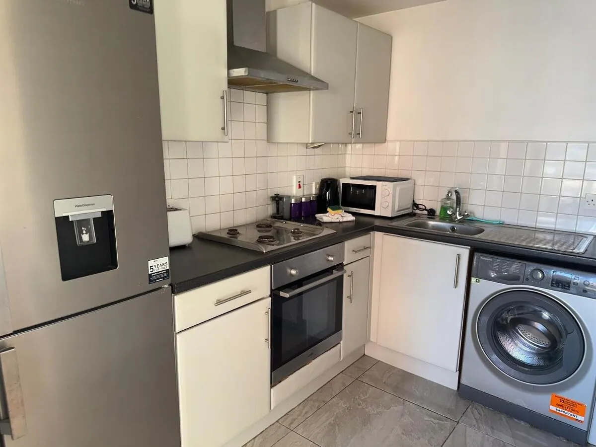 Bright And Modern Central Belfast Apartment