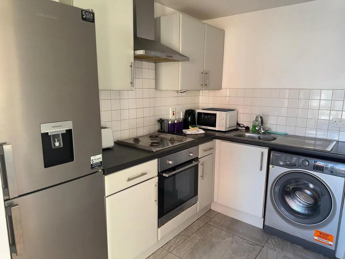 Bright And Modern Central Belfast Apartment