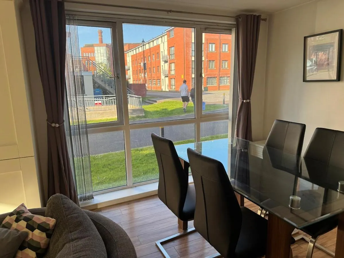 Bright And Modern Central Belfast Apartment
