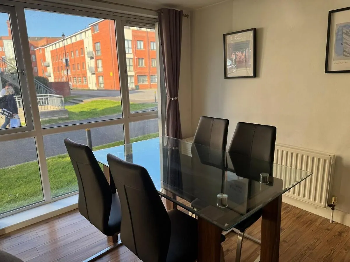 Bright And Modern Central Belfast Apartment