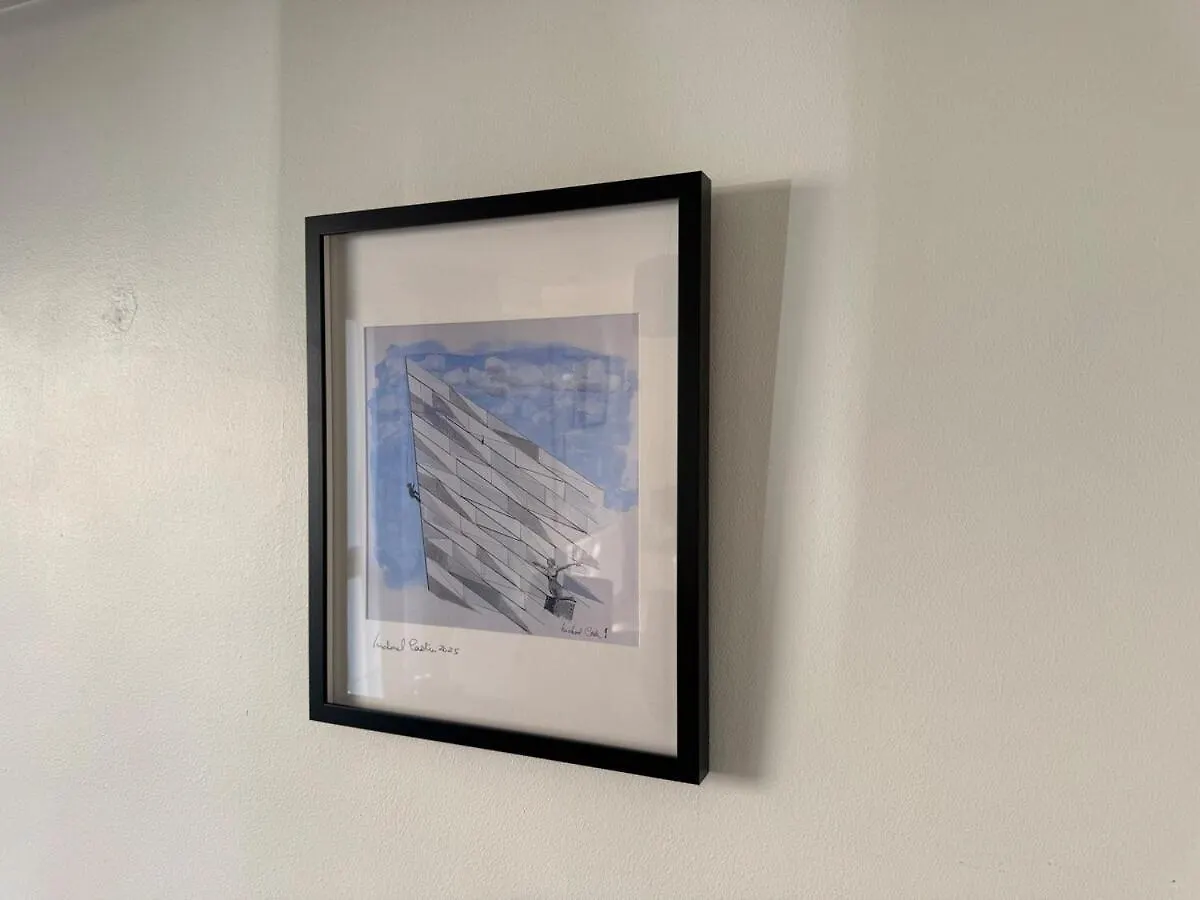 Bright And Modern Central Belfast Apartment